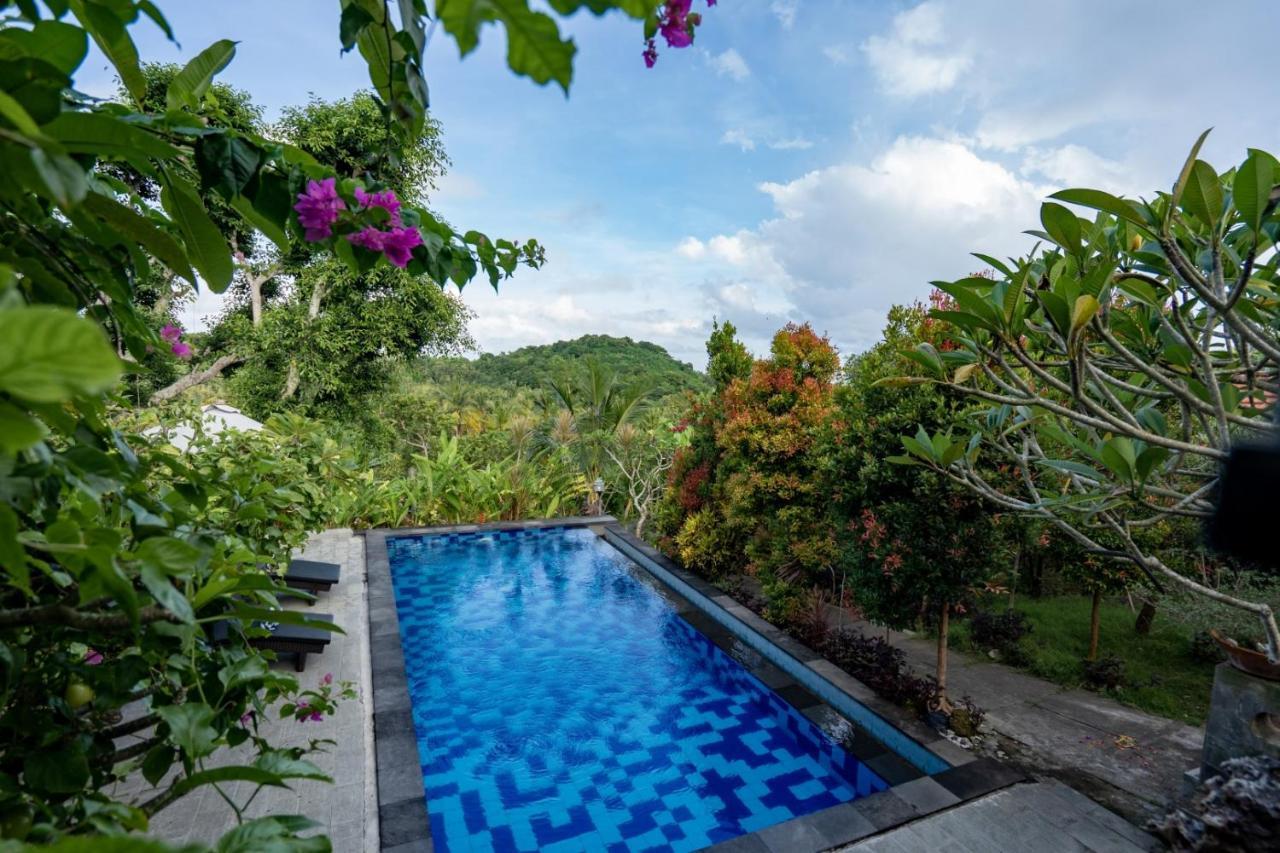 Villa Amari By Wizzela Batumadeg Bagian luar foto